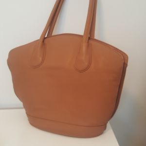 Clam vintage shell style handbag